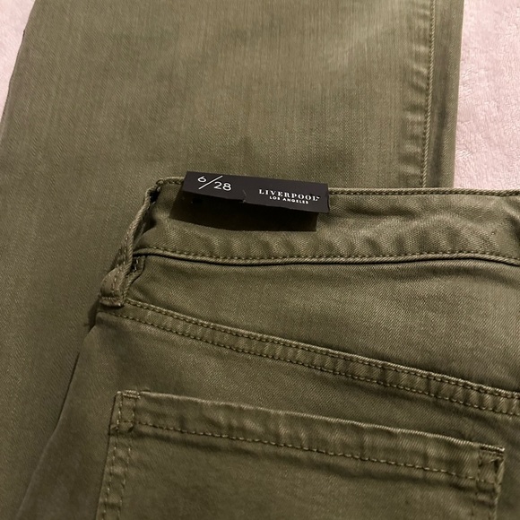 NEW Liverpool Los Angeles
Hannah Mid Rise Flare Leg Jeans in Spanish Olive - Picture 14 of 16